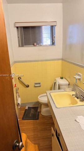 1100 NE 110th St, Miami, FL 33161