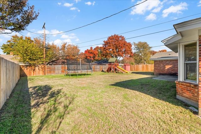 1913 Yucca Trail, Hurst, TX 76054