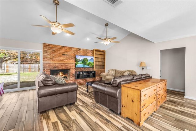 1913 Yucca Trail, Hurst, TX 76054