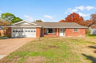 1913 Yucca Trail, Hurst, TX 76054