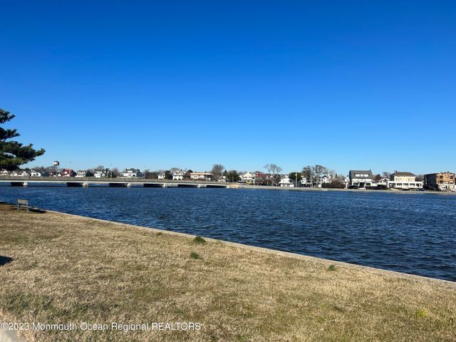 300 Deal Lake Drive 9, Asbury Park, NJ 07712