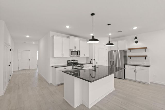 7815 Jade Crest Dr, Angleton, TX 77515