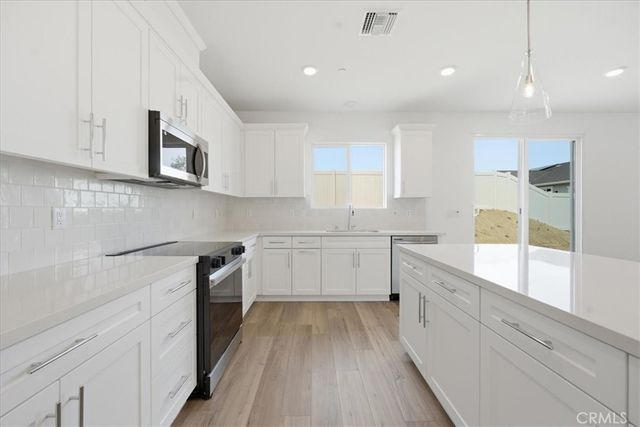 42957 56th Street W, Lancaster, CA 93536