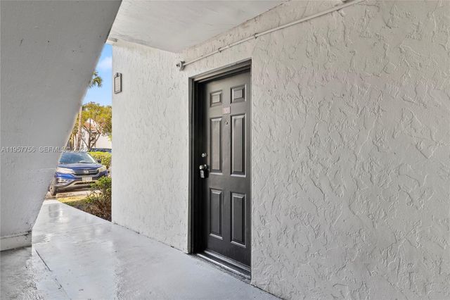 1133 N Benoist Farms Rd 101, West Palm Beach, FL 33411