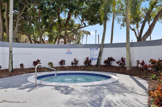 1133 N Benoist Farms Rd 101, West Palm Beach, FL 33411