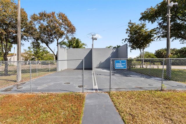 1133 N Benoist Farms Rd 101, West Palm Beach, FL 33411