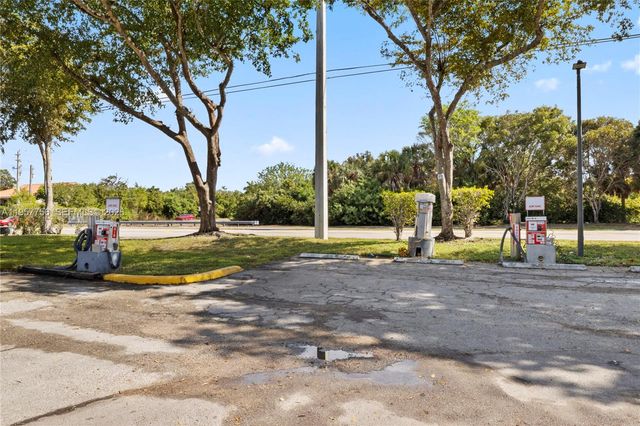 1133 N Benoist Farms Rd 101, West Palm Beach, FL 33411