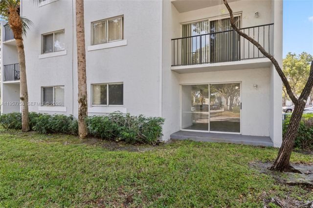 1133 N Benoist Farms Rd 101, West Palm Beach, FL 33411