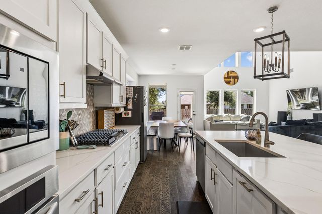 1506 Garrett Oaks LN, Georgetown, TX 78633