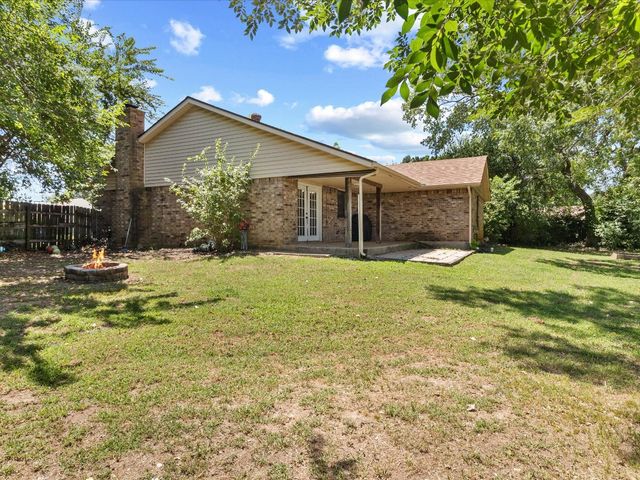 1717 Crest Circle Circle, Midwest City, OK 73130