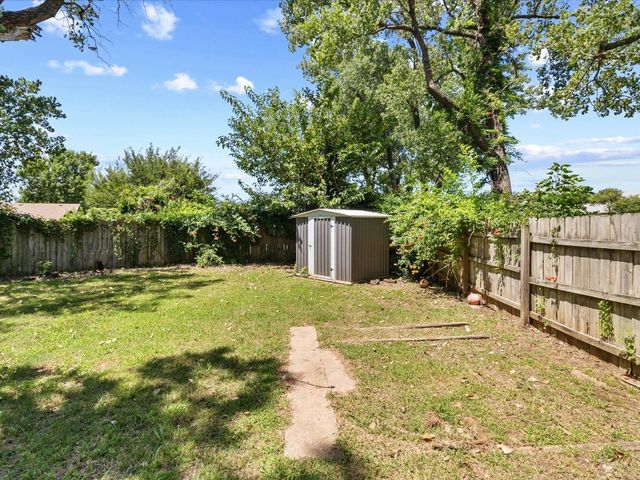 1717 Crest Circle Circle, Midwest City, OK 73130