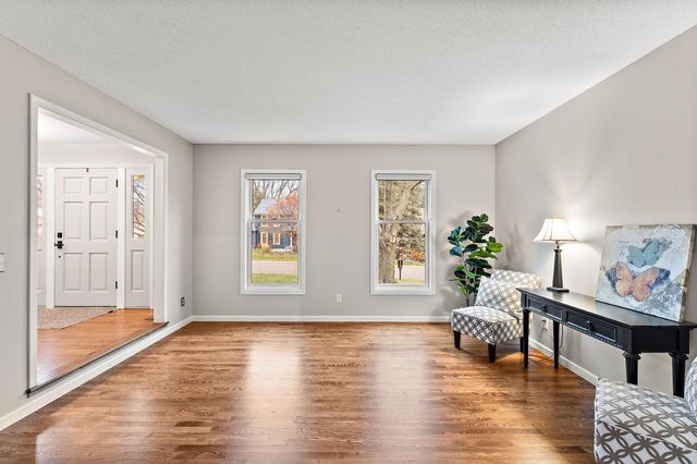 8043 Galway Road, Woodbury, MN 55125