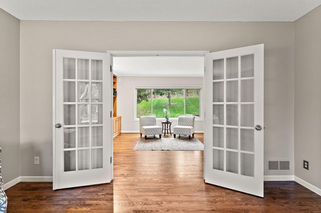 8043 Galway Road, Woodbury, MN 55125