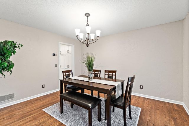 8043 Galway Road, Woodbury, MN 55125