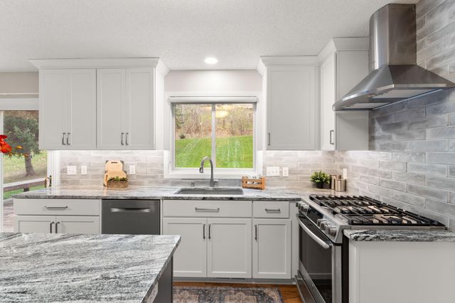 8043 Galway Road, Woodbury, MN 55125