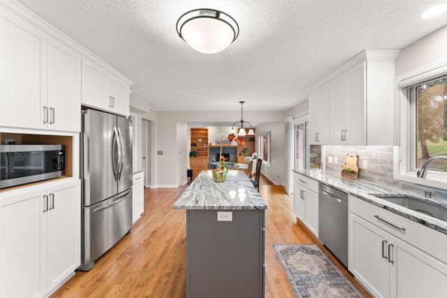 8043 Galway Road, Woodbury, MN 55125