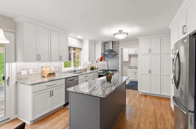 8043 Galway Road, Woodbury, MN 55125