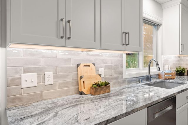 8043 Galway Road, Woodbury, MN 55125