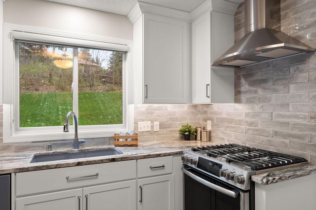 8043 Galway Road, Woodbury, MN 55125