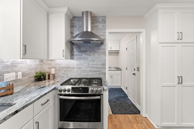 8043 Galway Road, Woodbury, MN 55125