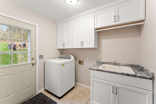 8043 Galway Road, Woodbury, MN 55125