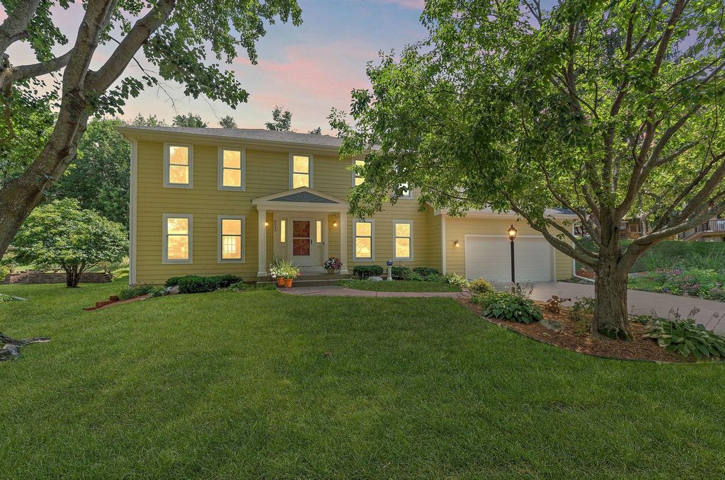 8043 Galway Road, Woodbury, MN 55125