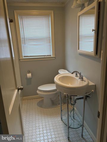 121 ROCK GLEN RD, Wynnewood, PA 19096