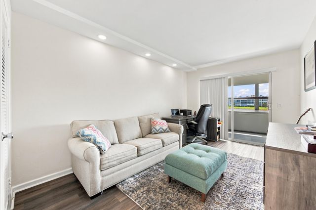 2069 Guildford D D, Boca Raton, FL 33434