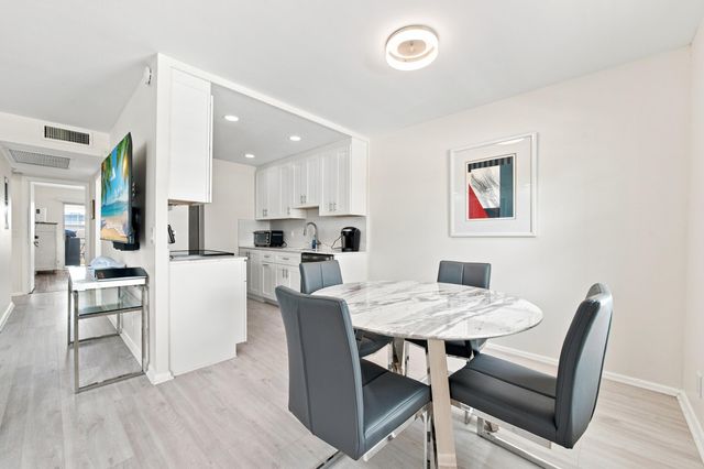 2069 Guildford D D, Boca Raton, FL 33434