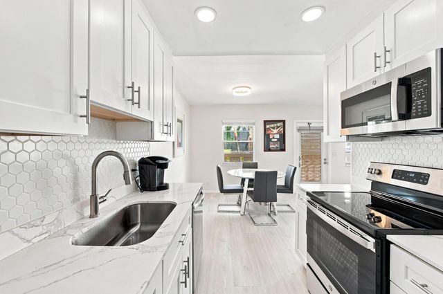 2069 Guildford D D, Boca Raton, FL 33434