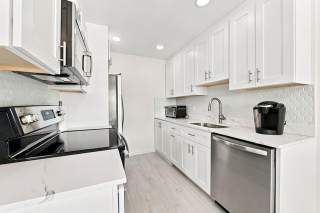 2069 Guildford D D, Boca Raton, FL 33434