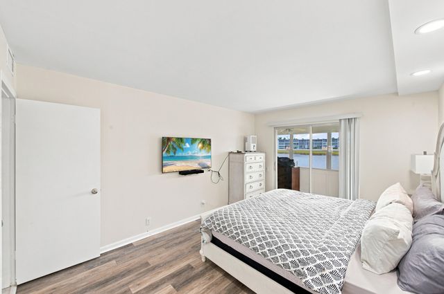 2069 Guildford D D, Boca Raton, FL 33434