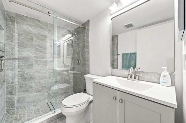 2069 Guildford D D, Boca Raton, FL 33434
