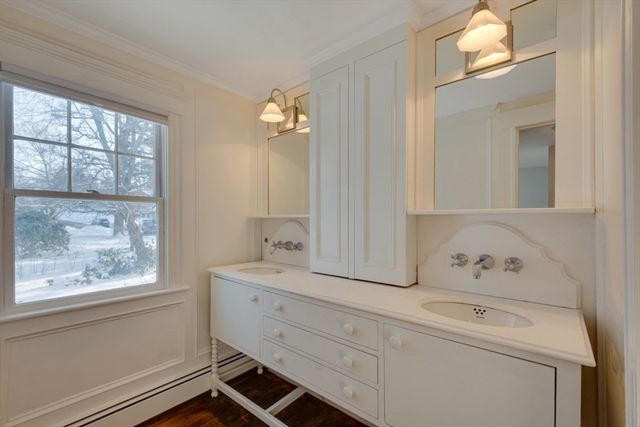 28 Green St, Needham, MA 02492