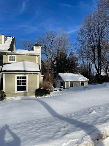 28 Green St, Needham, MA 02492