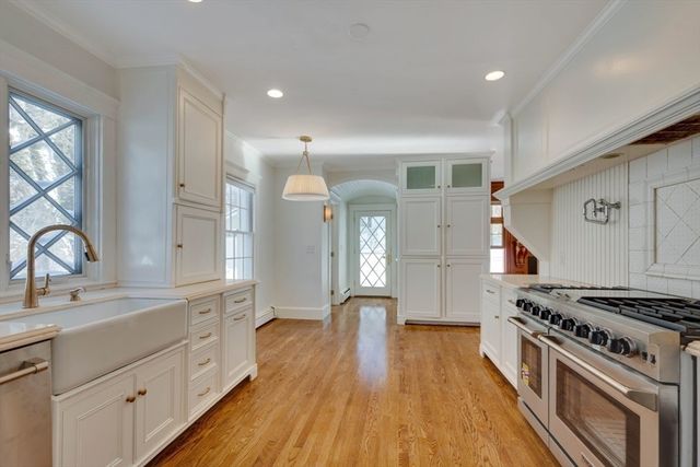 28 Green St, Needham, MA 02492