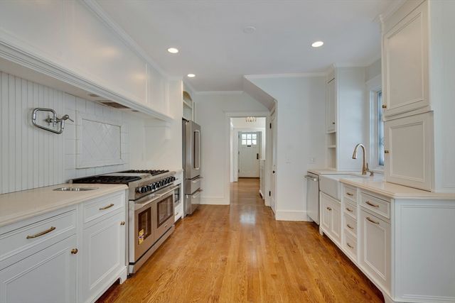 28 Green St, Needham, MA 02492