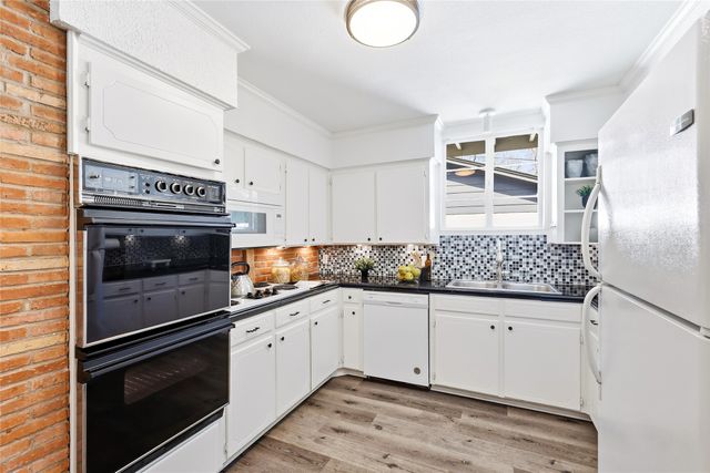 10208 Lake Gardens Drive, Dallas, TX 75218