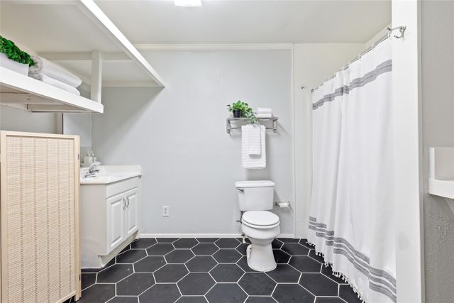 10208 Lake Gardens Drive, Dallas, TX 75218