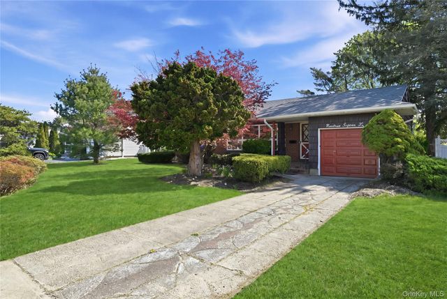 19 Gaymor Lane, Commack, NY 11725