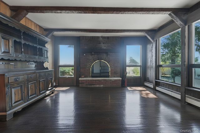 19 Gaymor Lane, Commack, NY 11725
