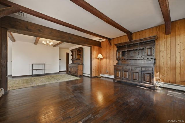 19 Gaymor Lane, Commack, NY 11725
