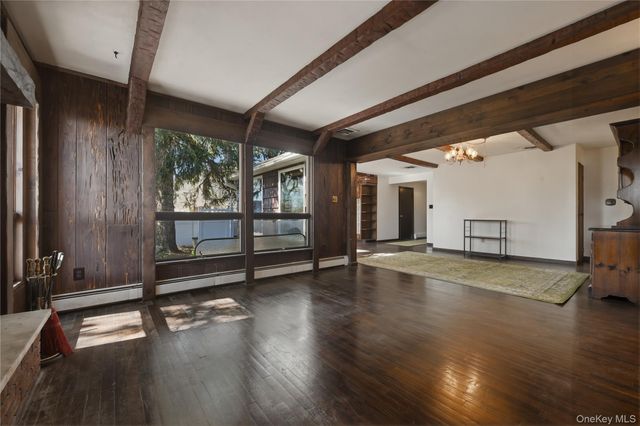 19 Gaymor Lane, Commack, NY 11725