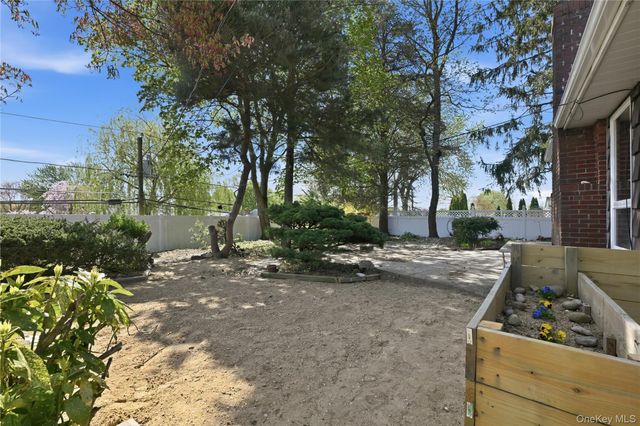 19 Gaymor Lane, Commack, NY 11725