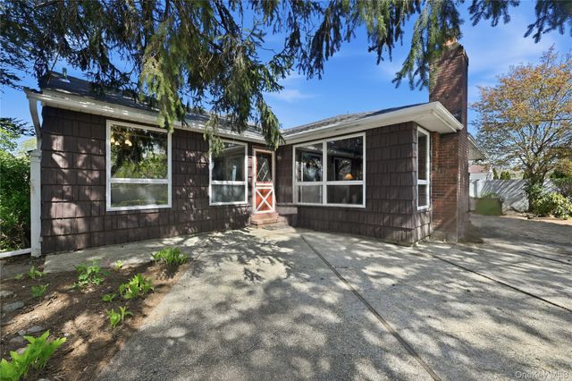 19 Gaymor Lane, Commack, NY 11725