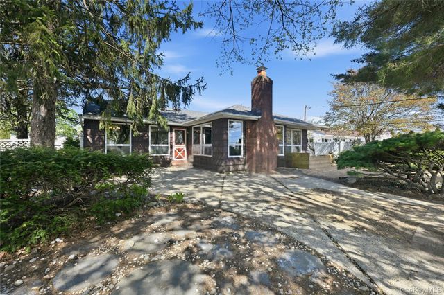 19 Gaymor Lane, Commack, NY 11725