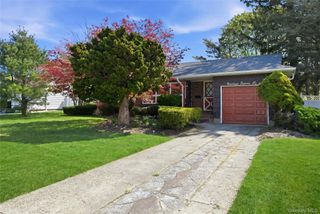 19 Gaymor Lane, Commack, NY 11725