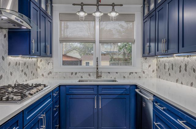 1900 SNOWDEN AVE, Memphis, TN 38107