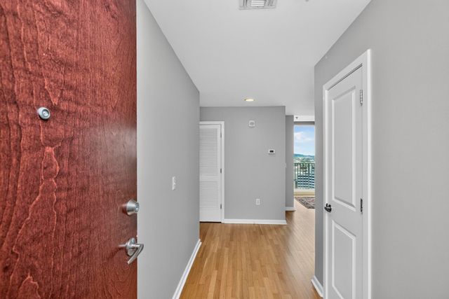 415 Church St Apt 1702, Nashville, TN 37219