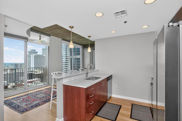 415 Church St Apt 1702, Nashville, TN 37219